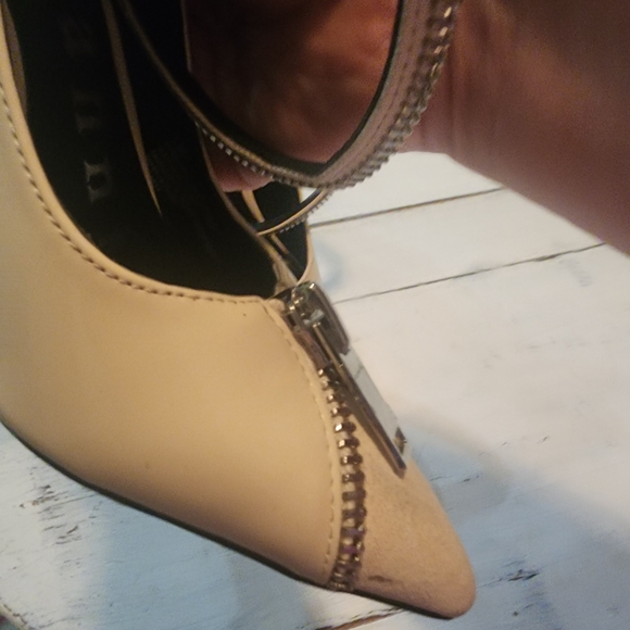 Tatum Pumps Size 5 Gianni Bini - Picture 9 of 11